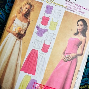 Może przedstawiać: Wzór krawiecki McCall's Evening Elegance z ilustracjami sukien i topów wieczorowych. Wzór przedstawia białą suknię ślubną, różową suknię bez ramiączek oraz projekty gorsetów w kolorach różowym, fioletowym i żółtym.