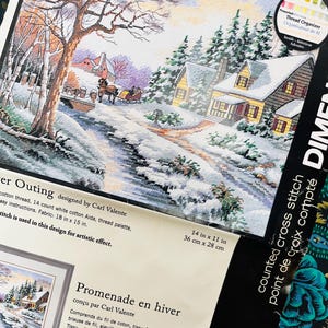 Vintage Abmessungen Kreuzstichpackung, Winterausflug, Winterdorfszene mit Fluss, Pferd und Wagen, verschneite Landschaft BEGRÜNDET