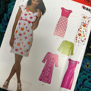 May include: A New Look sewing pattern featuring a woman wearing a floral print dress. The pattern includes illustrations of various dress designs, including a pink dress with white polka dots and a pink dress with a floral pattern. The pattern's text includes the words "FRANÇAIS" and "ESPAÑOL".