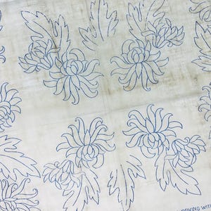 30年代のヴィンテージホットアイロン刺繍転写、Stitchcraft製、菊の花のデザイン、エキゾチックな花のモチーフ、様式化された花びら、植物