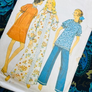 Bust 34-36&quot; Vintage 70s Style Sewing Pattern 3861, Retro Ladies Nightdress in 2 Lengths or Pyjamas, Nightwear, Puff Sleeve Boho Cottagecore