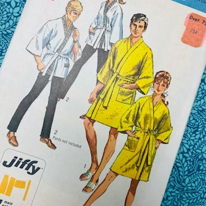 Bust 38" Vintage 60s Uncut Simplicity Sewing Pattern 8256, Fast and Easy Ladies Bathrobe / Dressing Gown Robe in 2 Lengths, Retro Loungewear