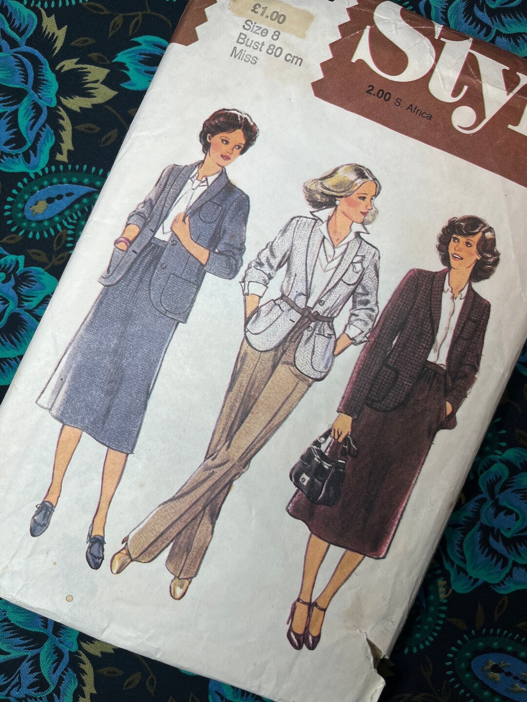 Style Falcon Patterns Bust 31.5