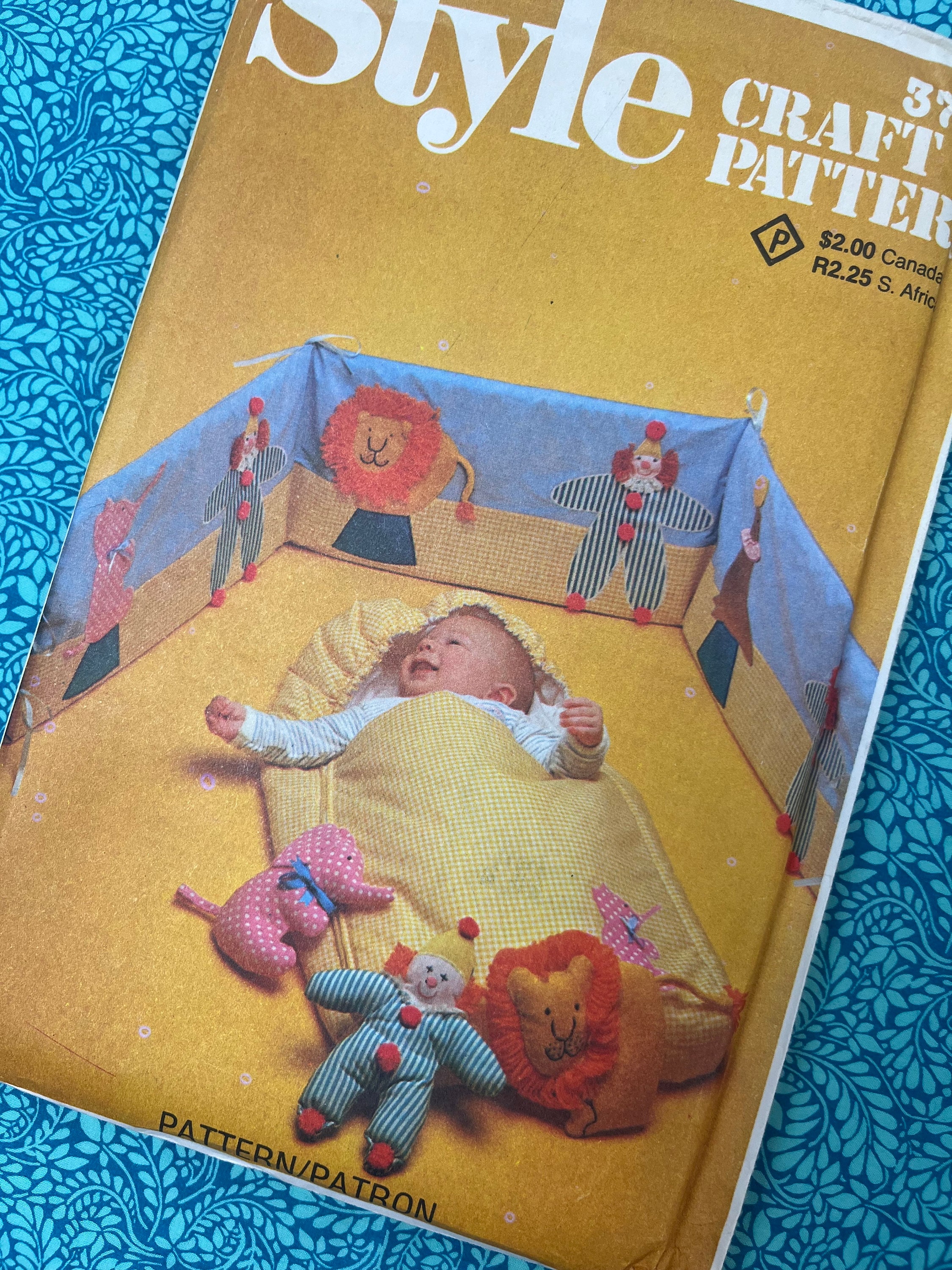 Cot bumper covers top