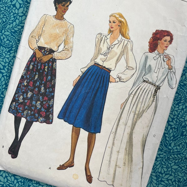 Hips 34.5" Vintage 70s Vogue Sewing Pattern 8111, Ladies Skirt Pattern, Dirndl Skirt, Midi Skirt or Evening Length, Size 10