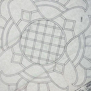 Transfert de broderie pour grand médaillon à rosette symétrique, idéal pour coussin ou broderie trapunto, feuille de transfert thermocollante de 50 cm (20 pouces) par Deightons