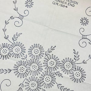 Vintage Embroidery Transfer, Floral Vine Border for Table Runner, Lazy Daisy Stitch, Swirling Flowers, 10 x 12.5 Inch Design