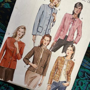 Bust 30.5-32.5&quot; Uncut Vogue Basic Design Sewing Pattern V7975 for Ladies Parisian Style Boxy Collarless Jacket, Boucle Tweed Blazer, Elegant