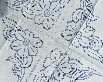 Vintage Hand Embroidery Transfer, Old Bleach Spring Glory Napkins with Daffodil Design