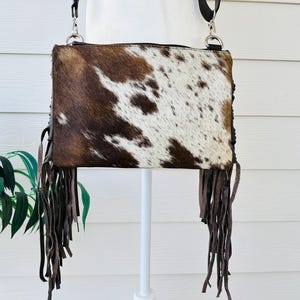 Sac à main bandoulière en cuir de vachette western avec franges Sac à main en cuir repoussé marron en relief Sac de rodéo Cadeaux cow-girl