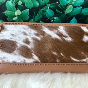 Cartera de cuero de vaca Monedero de piel de vaca Cartera de teléfono con cremallera Estuche de tarjeta de embrague Cuero marrón - Regalos para ella