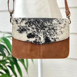 Umhängetasche aus Leder mit Rindsleder Klappe - Kleine Rindsleder Schultertasche - Rodeo Handtasche - Cowgirl Geschenke