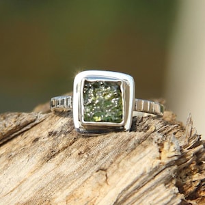 Natürlicher Moldavit Silber Ring Roher Moldavit Ring Moldavit Meteorit Ring Natürlicher Moldavit Edelstein Jubiläum, Verlobungsgeschenk Party Hochzeit