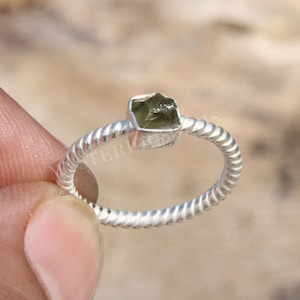 Natürliche Tschechische Republik Roher Moldavit Edelstein 925 Sterling Silber Ring Moldavit Roher Edelstein Ring , Moldavit Ring , Handgemachter Silber Ring