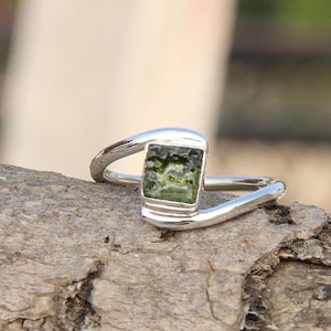 Natürlicher Moldavit Silber Ring Roher Moldavit Ring Moldavit Meteorit Ring Natürlicher Moldavit Edelstein Jubiläum, Verlobungsgeschenk Party Hochzeit