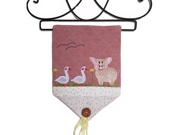 ITH pennant in 3 different sizes embroidered with a beautiful rural motif. Embroidery file.