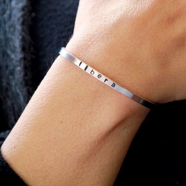 Bracciale, bracelet manchette, en aluminium anodizzato, personalizabile, inciso a mano