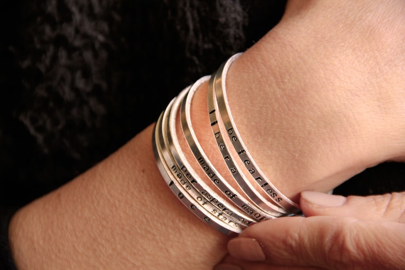 Bracciale, polsino, in alluminio anodizzato, personalizzabile, inciso a mano immagine 4