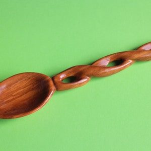 Olivenholz geformter Frühstückslöffel / hölzerner handgeschnitzter Löffel / einzigartiger Holzlöffel mit gedrehtem Stiel / handgeschnitzter Löffel gedrechselt