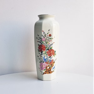 Small vase//small porcelain vase//ceramic vase//vase decoration flowers//Chinese vase//vase flowers//vase bird//ex//vase vintage