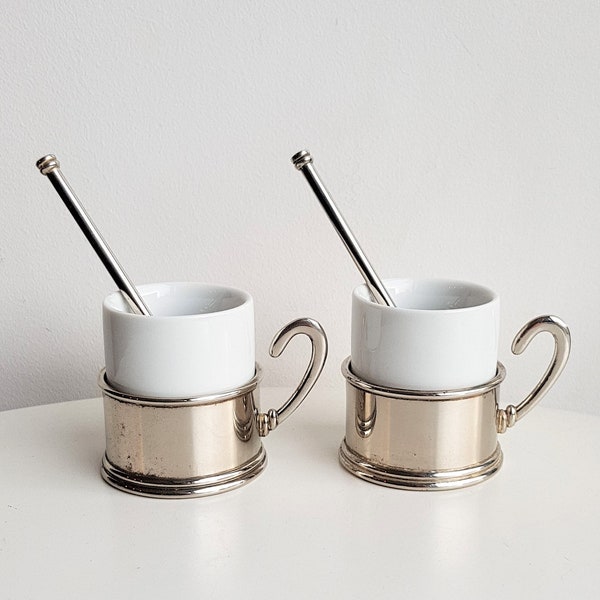 Pair of ceramic cups and silver metal//ramequins//sugar pot//sugar//saucière//old cups//white cups//white china