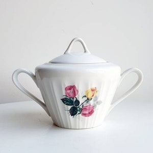 Old sugar bowl//porcelain sugar bowl//flower sugar bowl//pink sugar bowl//shabby chic crockery//tableware//porcelain box//sugar//roses