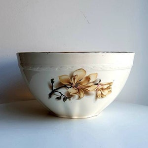 Antique ceramic salad bowl//vintage salad bowl//white salad bowl//hollow dish//salad bowl//flower bowl//antique dish//flower dishes