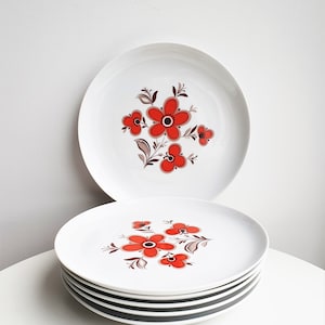 Series of vintage plates//flower plates//daisy plates//white plates//old plates//paquerettes//flowers