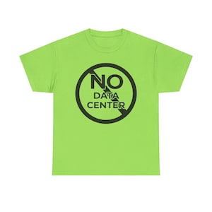 以下が含まれることがあります： ライムグリーンのTシャツに黒いグラフィック。グラフィックは、矢印付きの黒い円の中に「NO DATA CENTER」という言葉を表示しています。Tシャツは柔らかく快適な素材で作られています。