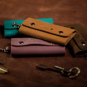 Class of 2025 Graduation Key case Keychain personalized Leather key wallet Monogrammed key organizer Custom Key holder Bulk wedding favors