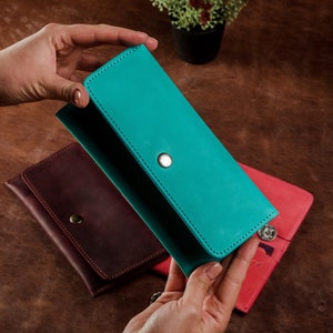 Cartera minimalista personalizada para mujer, billetera de cuero tipo sobre para mujer con cierre a presión, regalo personalizado de cuero para el día de la madre