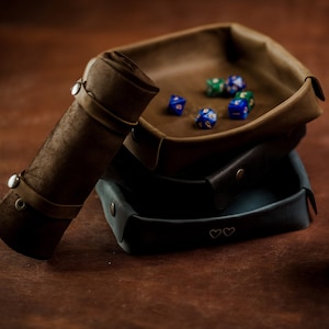 Graduierung Geschenke Klasse von 2025 Vatertagsgeschenke Personalisierte Geschenke Zusammenklappbare Würfelschale Personalisierte Lederschale Dnd Custom Rolling Tablett