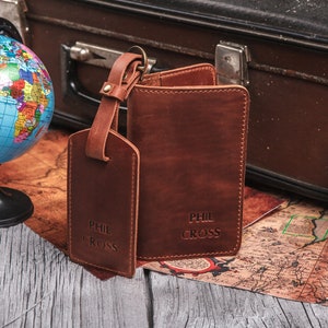 Passport holder and luggage tag personalized, Passport cover leather Cognac