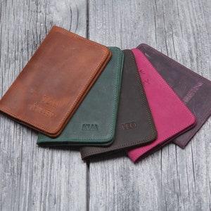 Regalos personalizados, Funda de pasaporte con monograma, Porta pasaporte personalizado para hombres y mujeres, Accesorios de viaje, Ideas de regalos de viaje, Regalo de cumpleaños