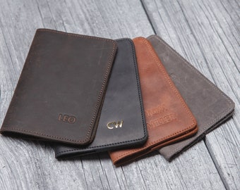 Leather passport holder, Personalized passport cover, Passport wallet for men, Groomsmen gift