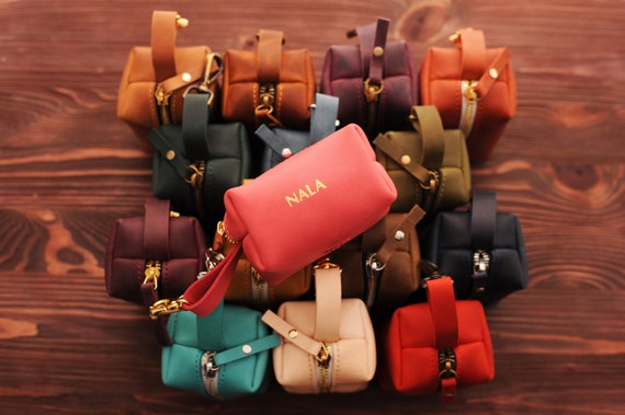 Personalized leather dog poop bag holder, Dog waste leather bag holder Dog poop bag dispenser, Dog waste bag dispenser, Accesories for dogs