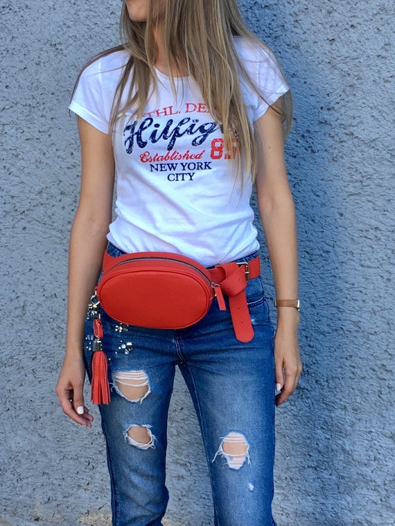 How to Wear a Fanny Pack - Belt Bag Outfit Ideas for Women