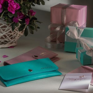 Presentes para o dia das mães, Presentes de formatura para meninas, Carteira de couro, Presente de aniversário de couro para ela, Presentes minimalistas personalizados para a mãe