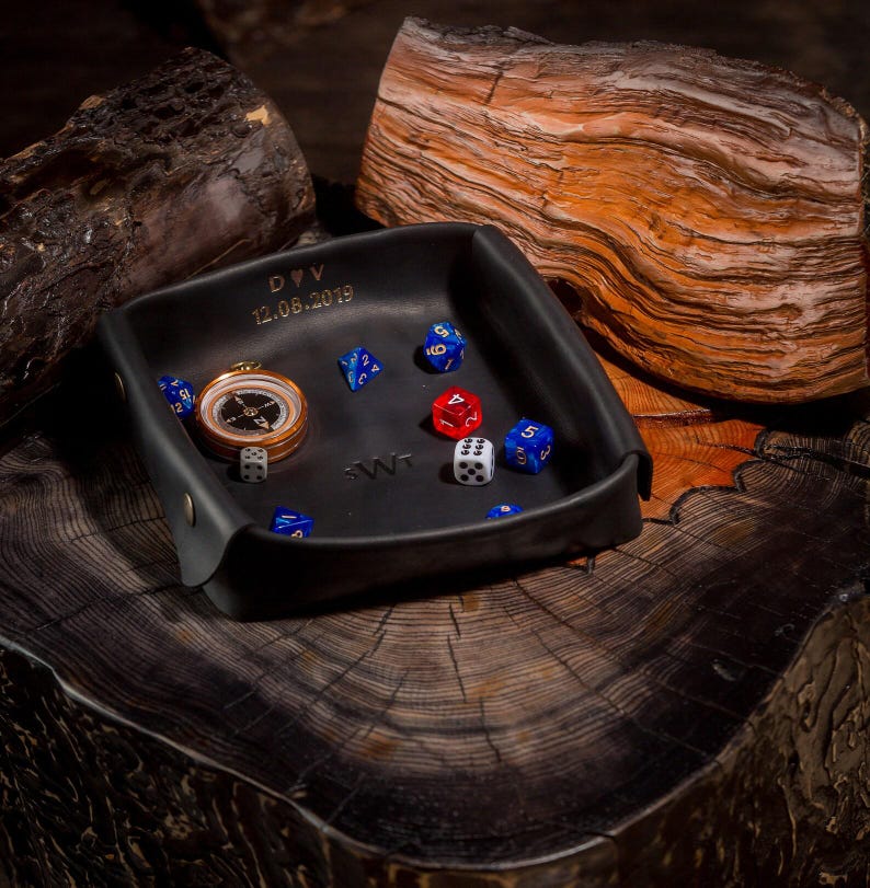 D&D Würfeltablett Leder Benutzerdefinierte Rolling Tablett Personalisierte Schreibtisch Caddy Jubiläumsgeschenke Dnd Geschenk für ihn, Klasse von 2026, Abschlussgeschenke Bild 8
