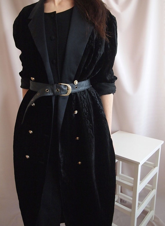 Amazing 80s velvet relief opera coat