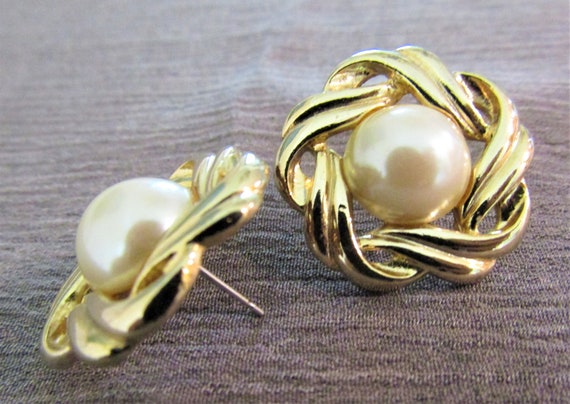 Vintage Faux Pearl Cabachon Basket Weave Earrings - image 4