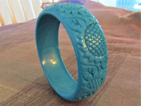 Vintage Blue Lucite Carved Sunflower Bangle Brace… - image 3