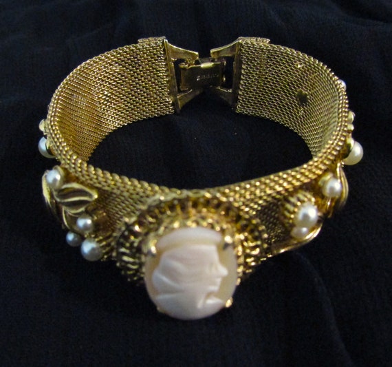 Vintage Florenza Mesh Shell Cameo & Faux Pearl Br… - image 6