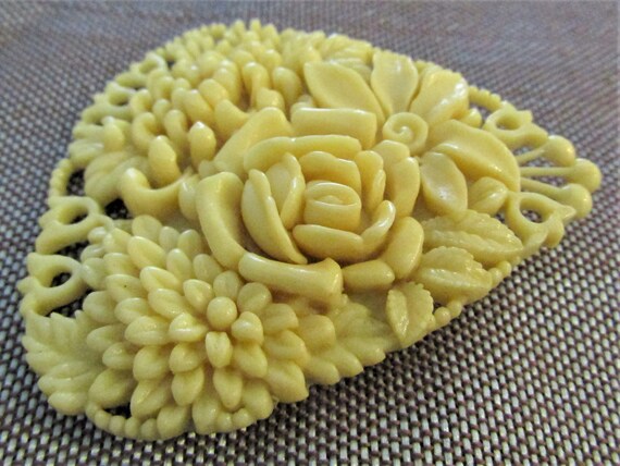 Antique Ivory Colored Celluloid Brooch - image 5