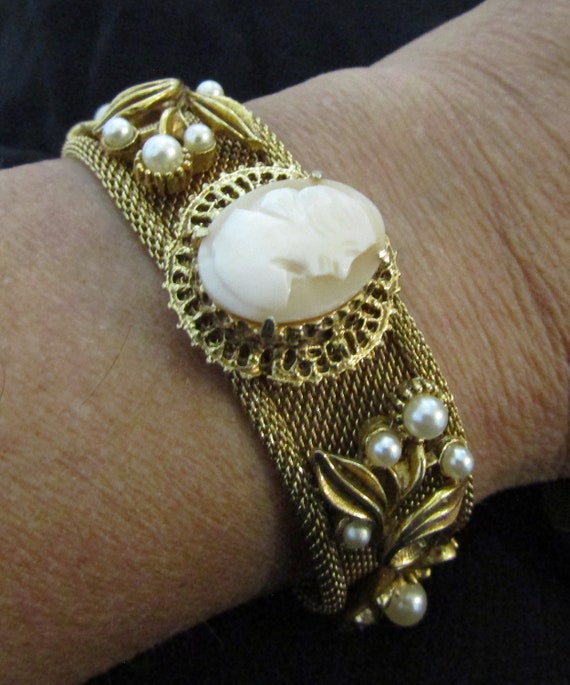 Vintage Florenza Mesh Shell Cameo & Faux Pearl Br… - image 2