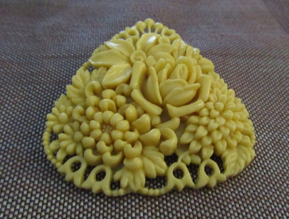 Antique Ivory Colored Celluloid Brooch - image 10