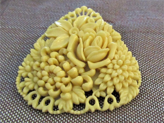 Antique Ivory Colored Celluloid Brooch - image 6