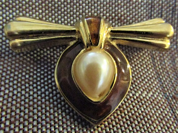 Vintage Richelieu Mabe Pearl & Enamel Bow Brooch - image 8