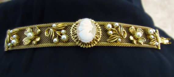 Vintage Florenza Mesh Shell Cameo & Faux Pearl Br… - image 3