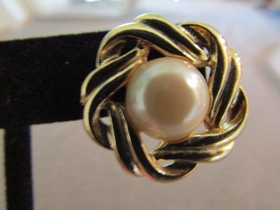 Vintage Faux Pearl Cabachon Basket Weave Earrings - image 9